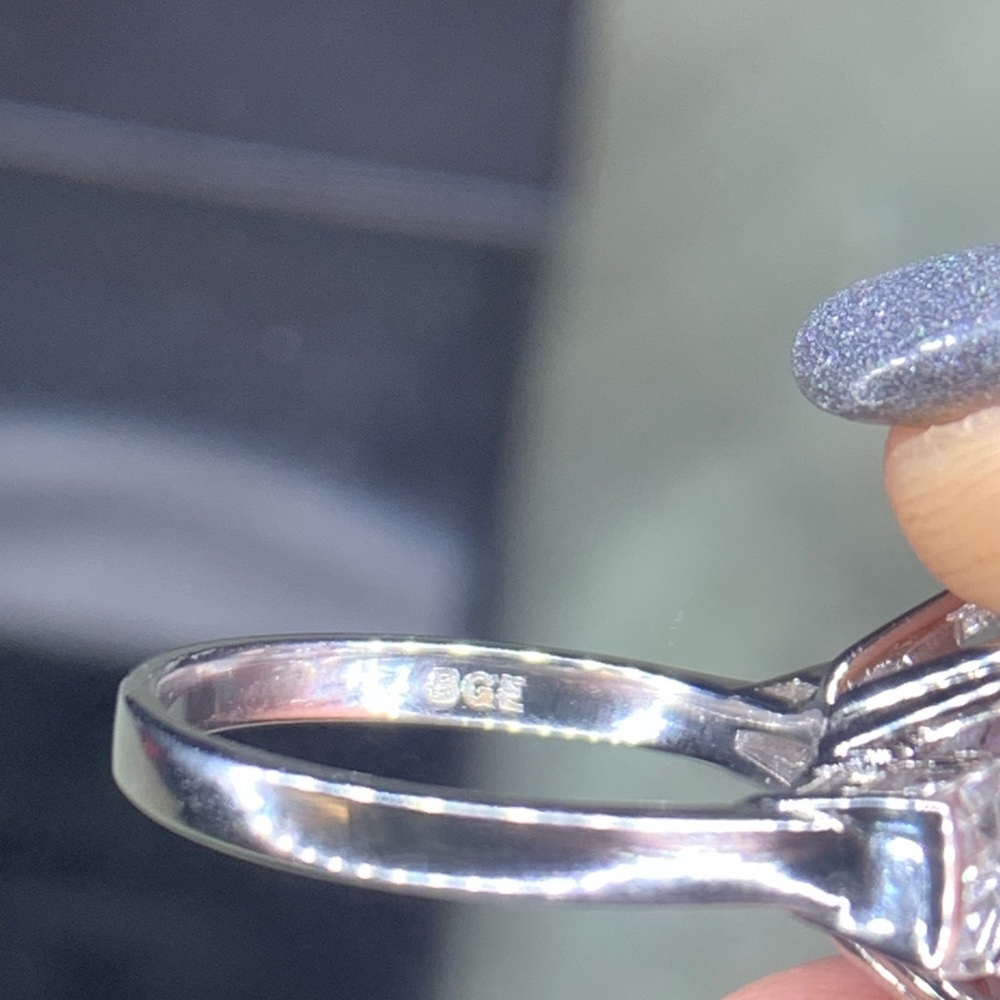 Beautiful Bradford Exchange Ring - Picture 7 of 7